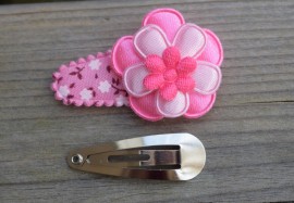 Zelf haarspeldjes maken roze met bloemetjes van 3.5 cm.