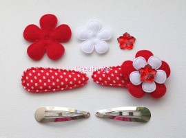 Zelf haarspeldjes maken rood polkadot met vilten bloemen van 4.5 cm.